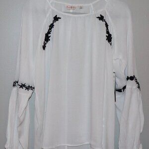 River & Rose Black and White Hi Low Top Size L